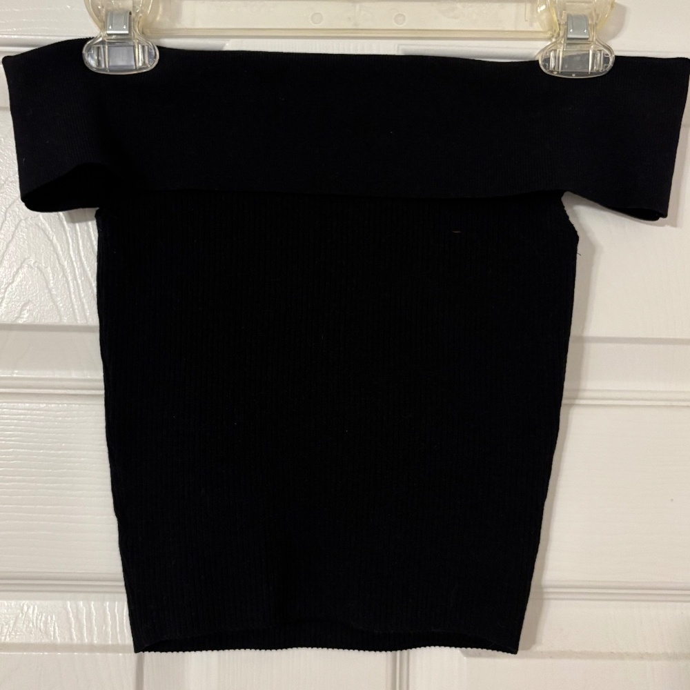 Kendall & Kylie - Black Off-The-Shoulder Ribbed Tube Top